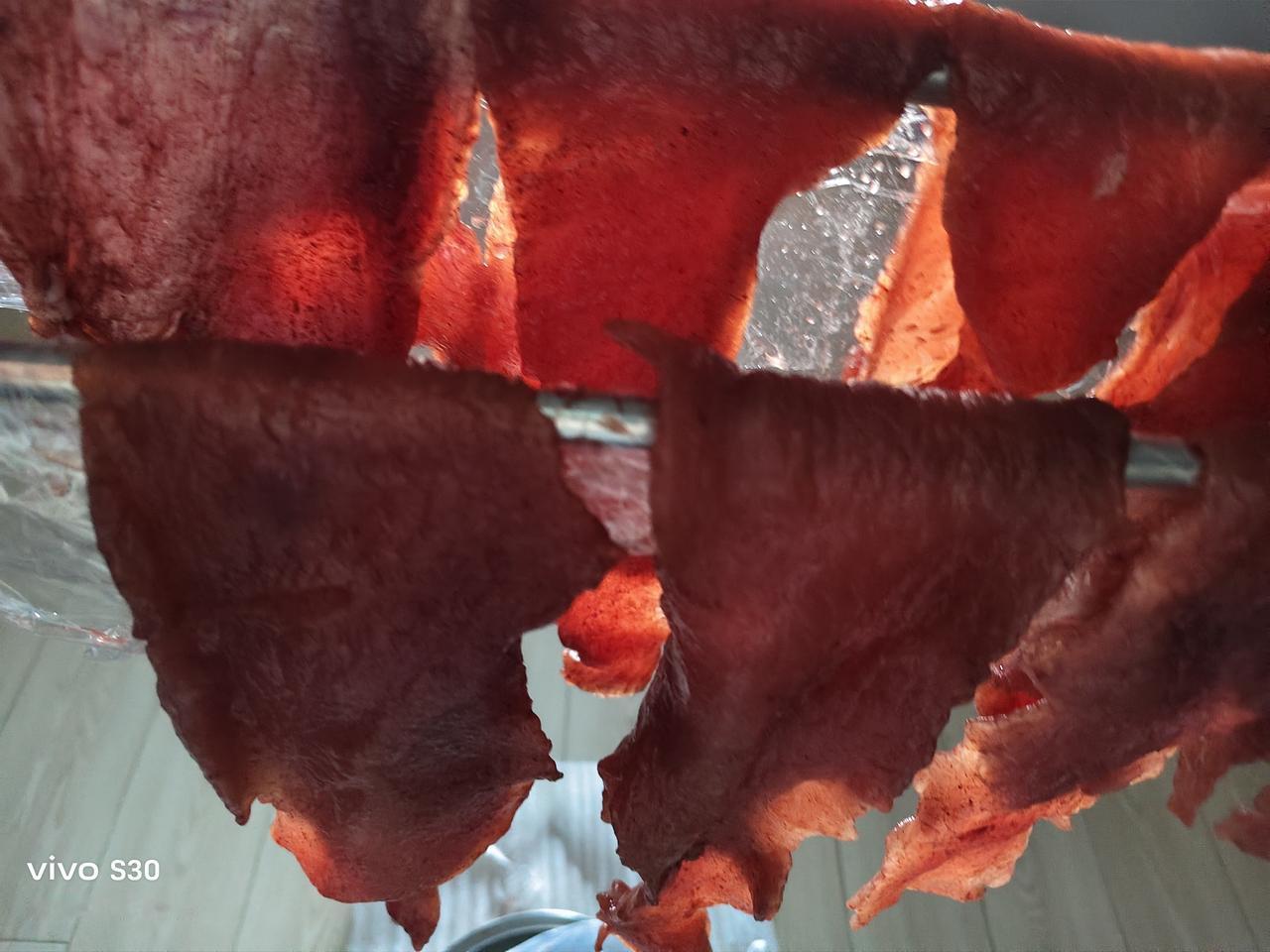 昨天在卖肉那里做了一份叉烧肉，一份是3斤里脊肉，55元，都给配好料了，淹了24小