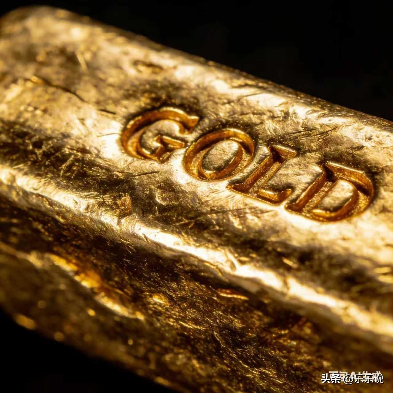 黄金仍有上涨空间，但短期以高位震荡为主，中期看震荡上行。
  一、核心支撑（上涨