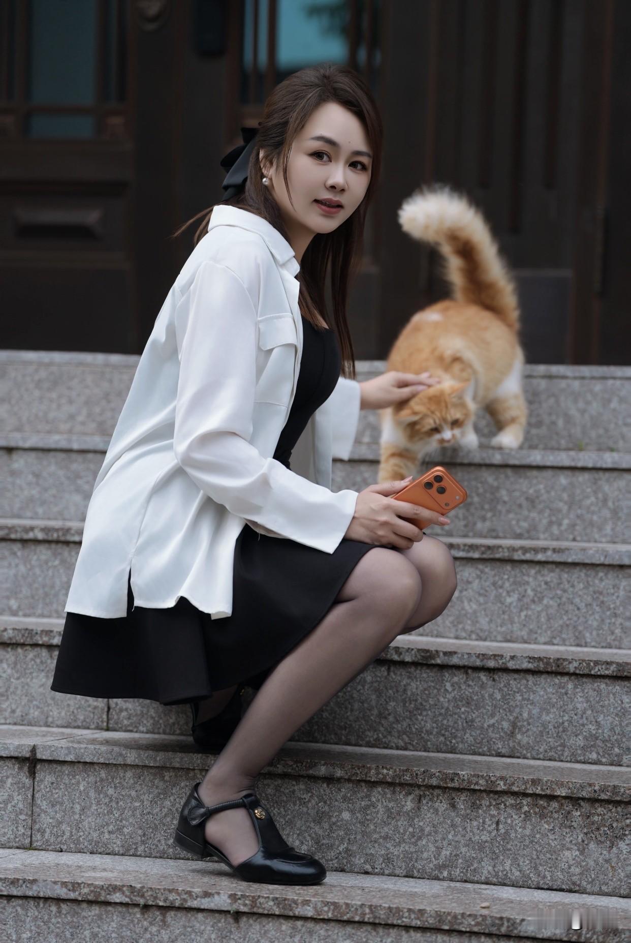 来分享下你眼中的倾城美人吧！笑容灿烂且真诚，能感染他人。
