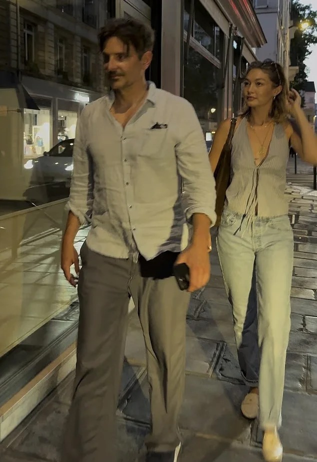 Gigi库珀订婚 Gigi库珀意思戴着对戒逛街，订婚了吗 
