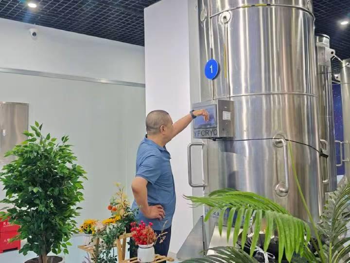 中国国内首例冷冻人8年后会怎样？八年前，展女士因患有癌症，到了生命的尾声。展女士