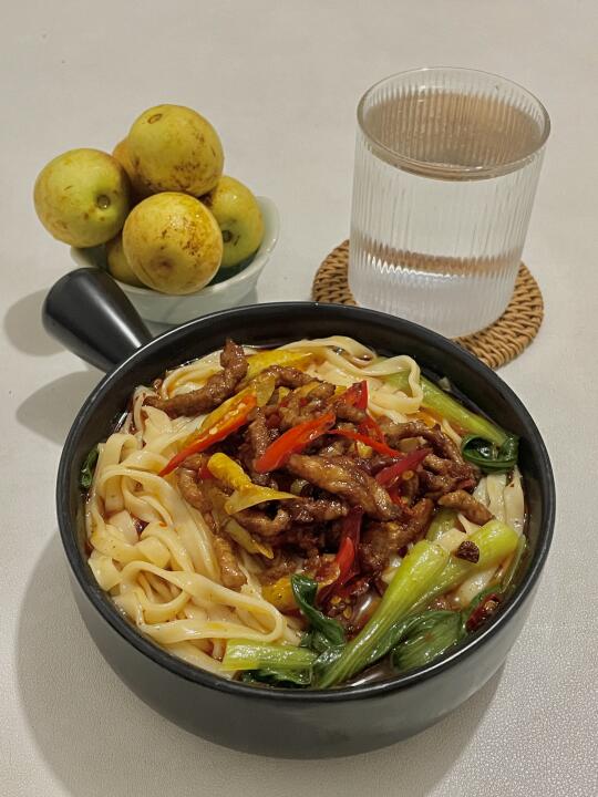 没人能拒绝这碗巨巨巨好吃的泡椒肉丝面🍜