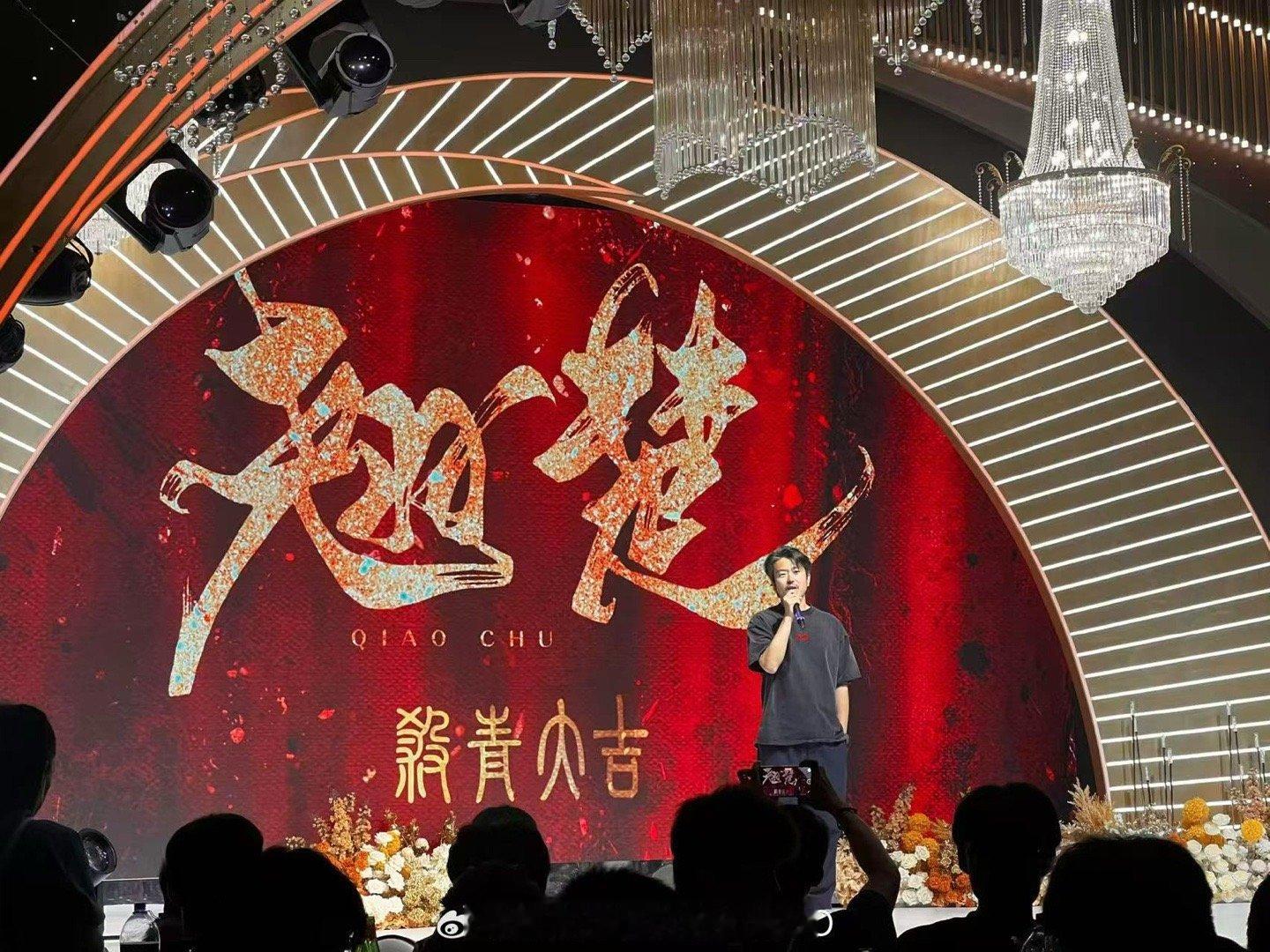 陈都灵周翊然新剧杀青陈都灵周翊然杀青路透陈都灵周翊然新剧杀青，杀青大吉，[心][