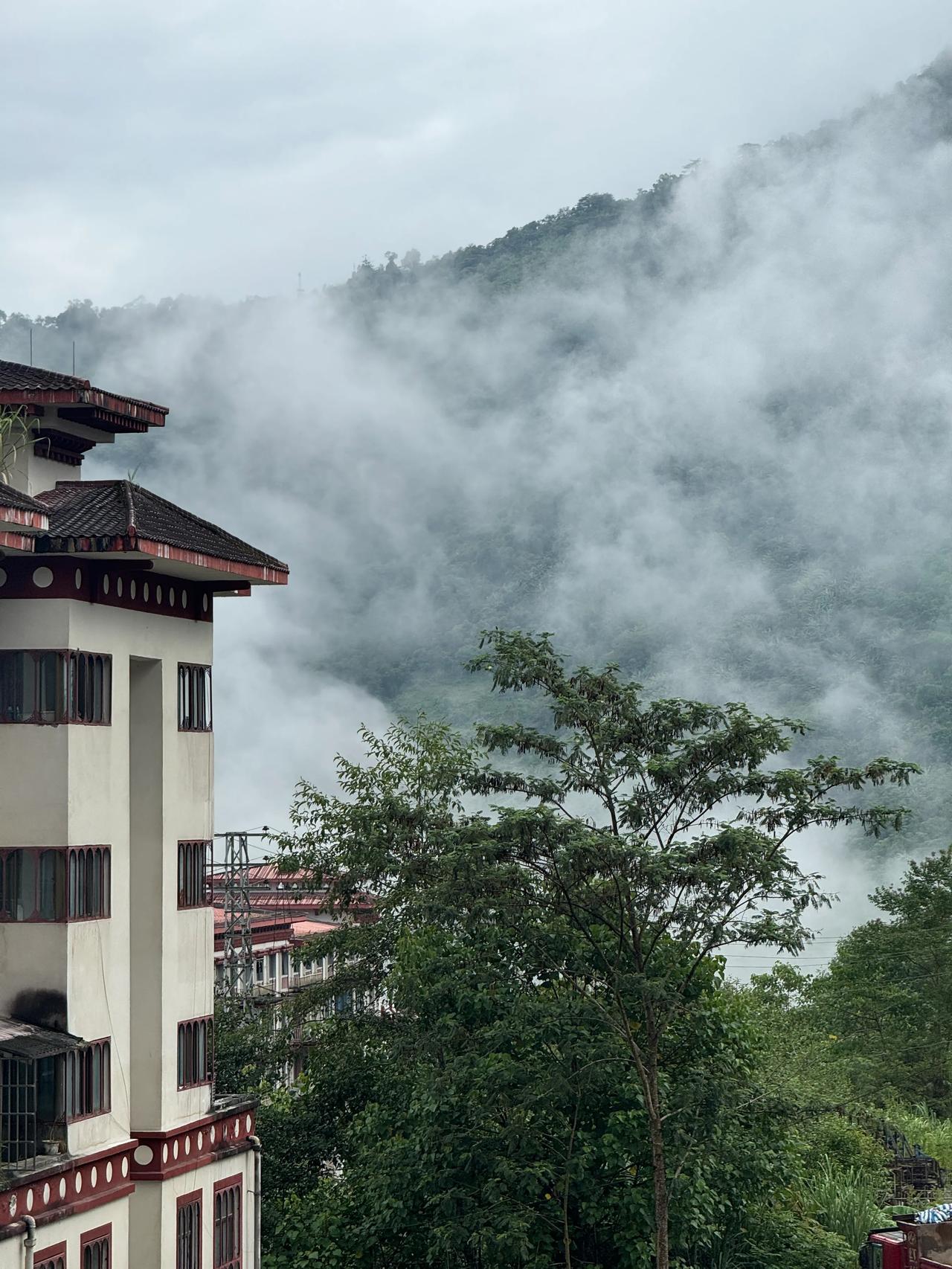 一直想在云边有自己的一个小房子，所以总会留意适合的地方。此前的红河屏边、澜沧景迈