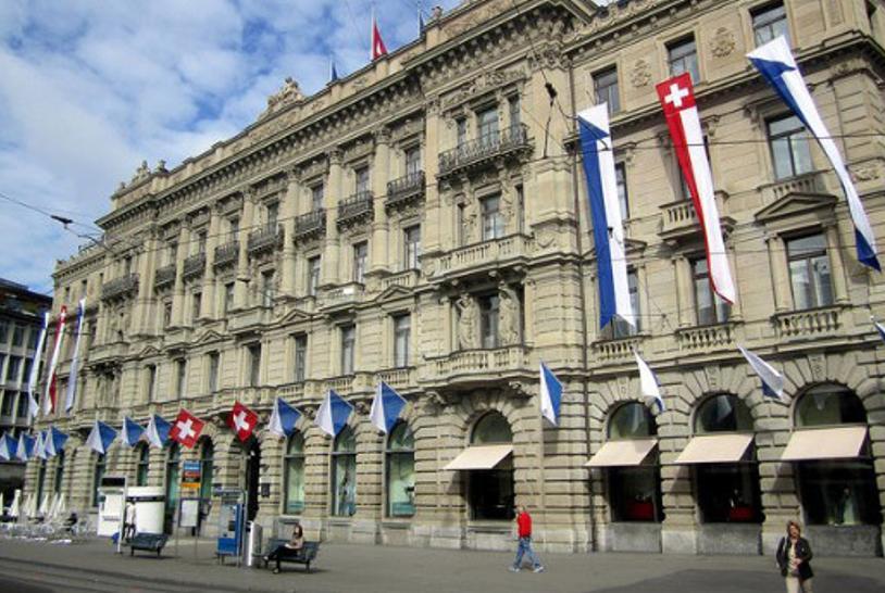 2026年3月，一个比俄乌战场更震撼的消息从阿尔卑斯山脚下传来……
那个躲过两次