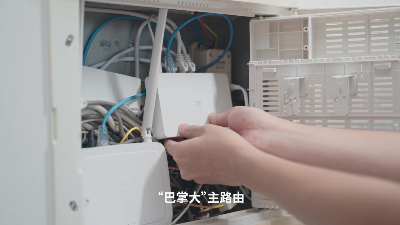 上一世纪九十年代，我姨家的三个表哥结婚，每个人都有一辆自行车。崭新的自行车我总要