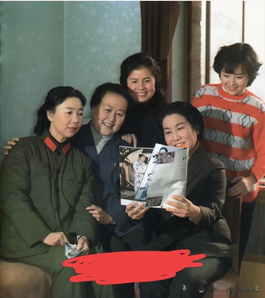 1981年故事片创作会议合影，这几位老戏骨塑造过多少经典荧幕形象？