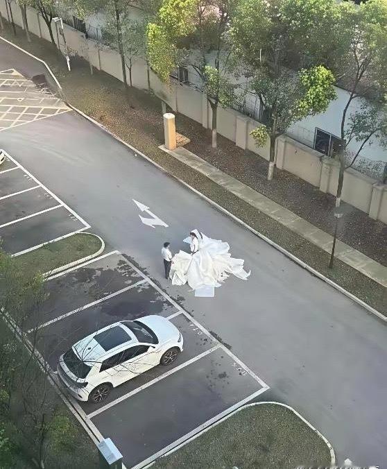 远看以为是童话，近看才发现是生活😂 