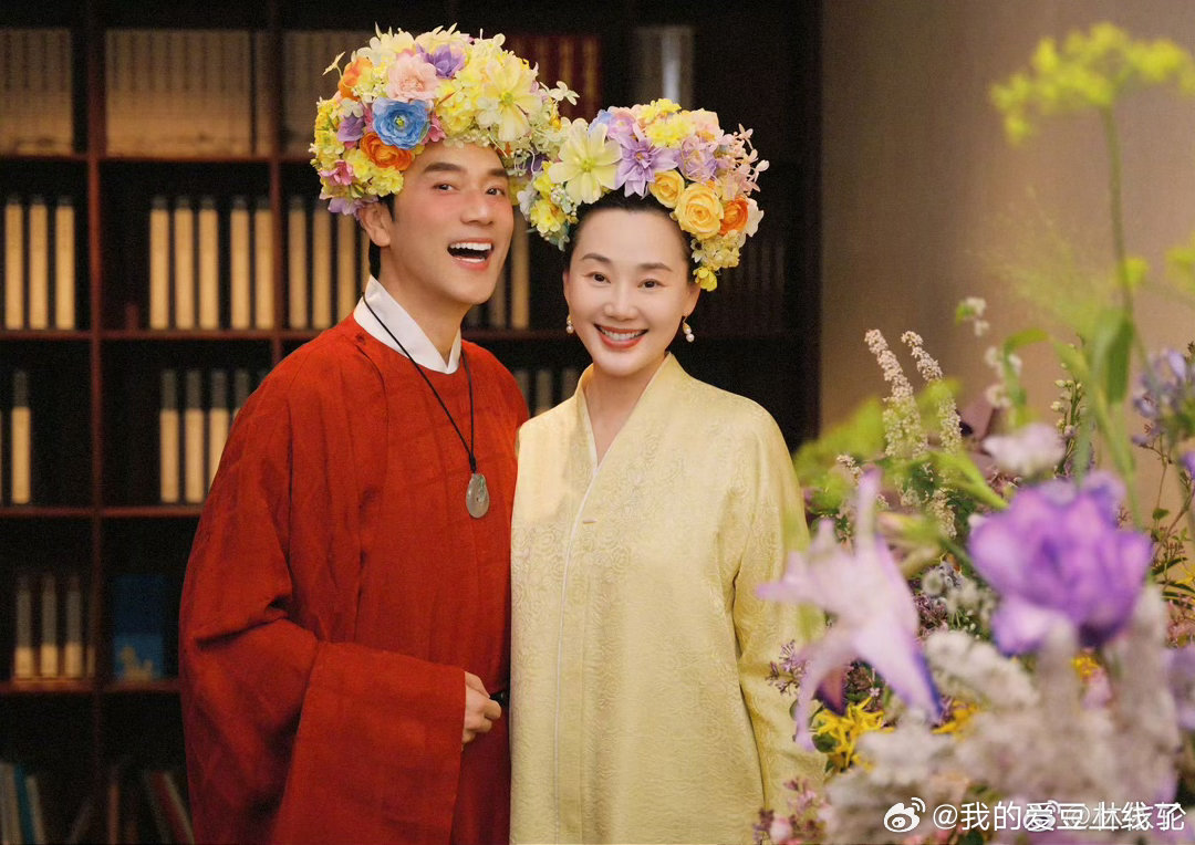 林依轮发文庆祝结婚31周年林依轮回应结婚31年林依轮发文庆祝结婚31周年，从青涩