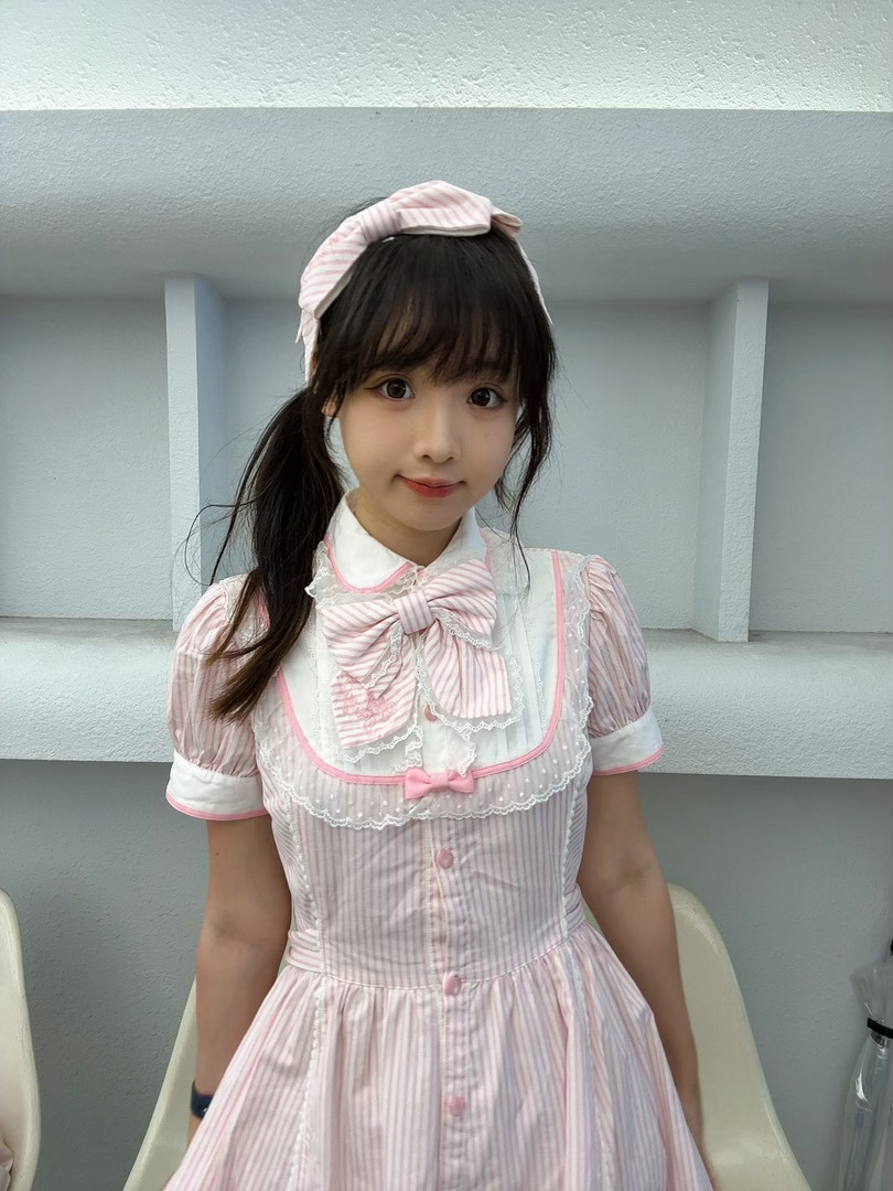 ……在海边晒成了黑皮…… 终于懂黑皮kitty了就是肩膀晒得忒疼了 