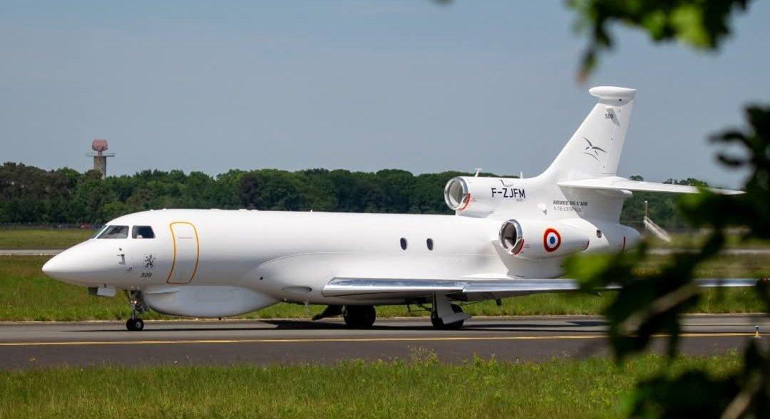 第一个Dassault_OnAir一架涂装为法国空军配色的F8X“弧光”战斗机在