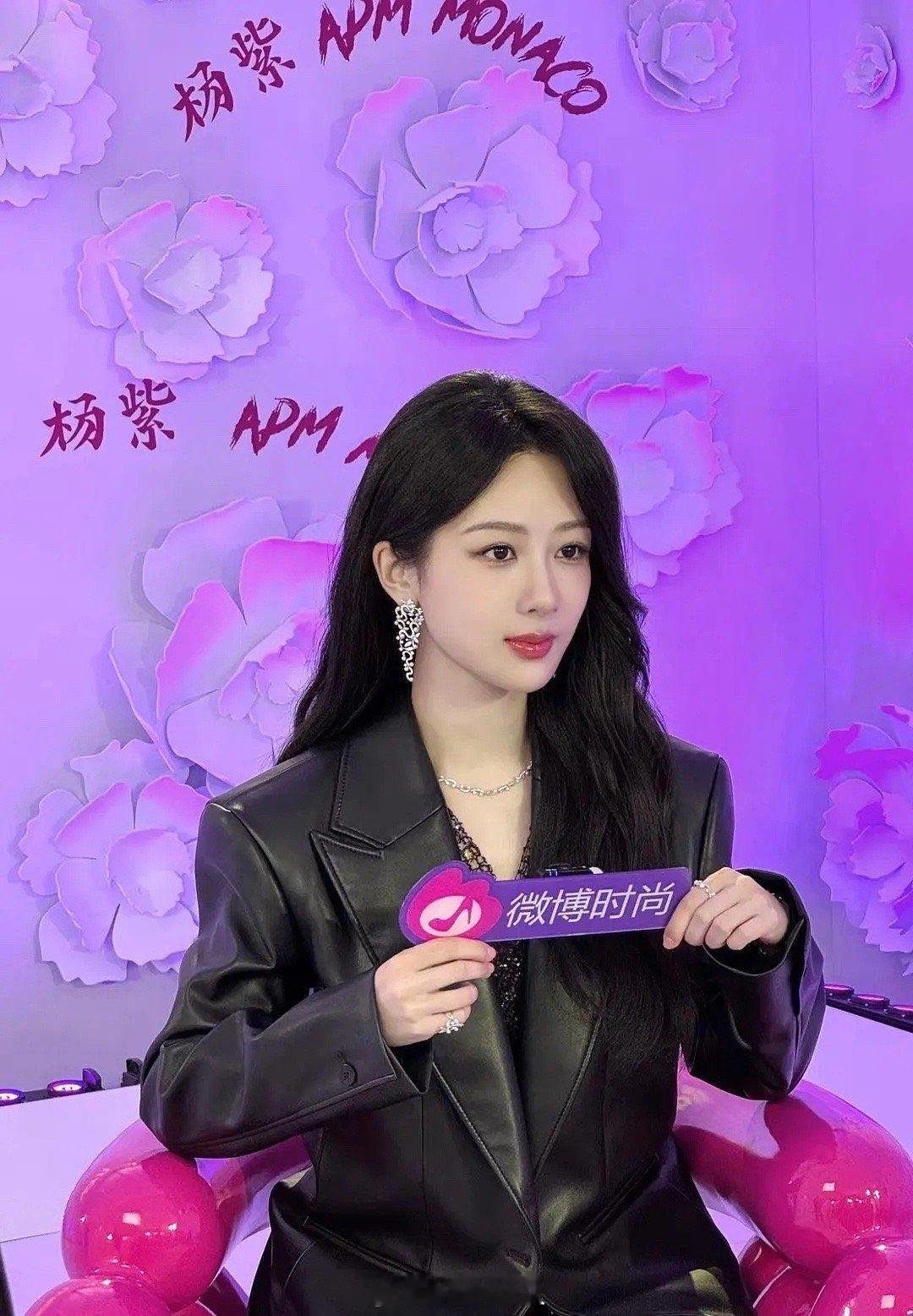 #杨紫妆造#恭喜杨紫解锁今年第五套高定！美女的时尚表现力越来越受认可啦！今晚继续