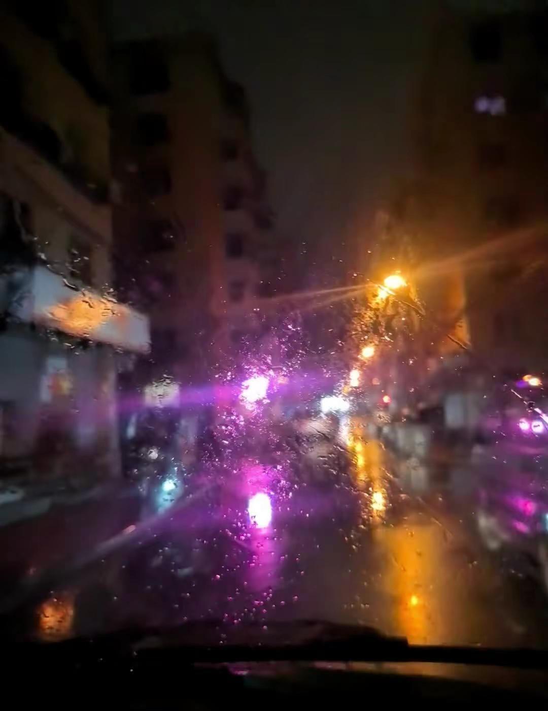萧敬腾你演唱会几点结束的？我出门上班是下雨的