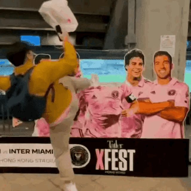 梅西香港行没有出场的五大后果：
1.梅西在中国的人气将一落千丈。
2.迈阿密国际