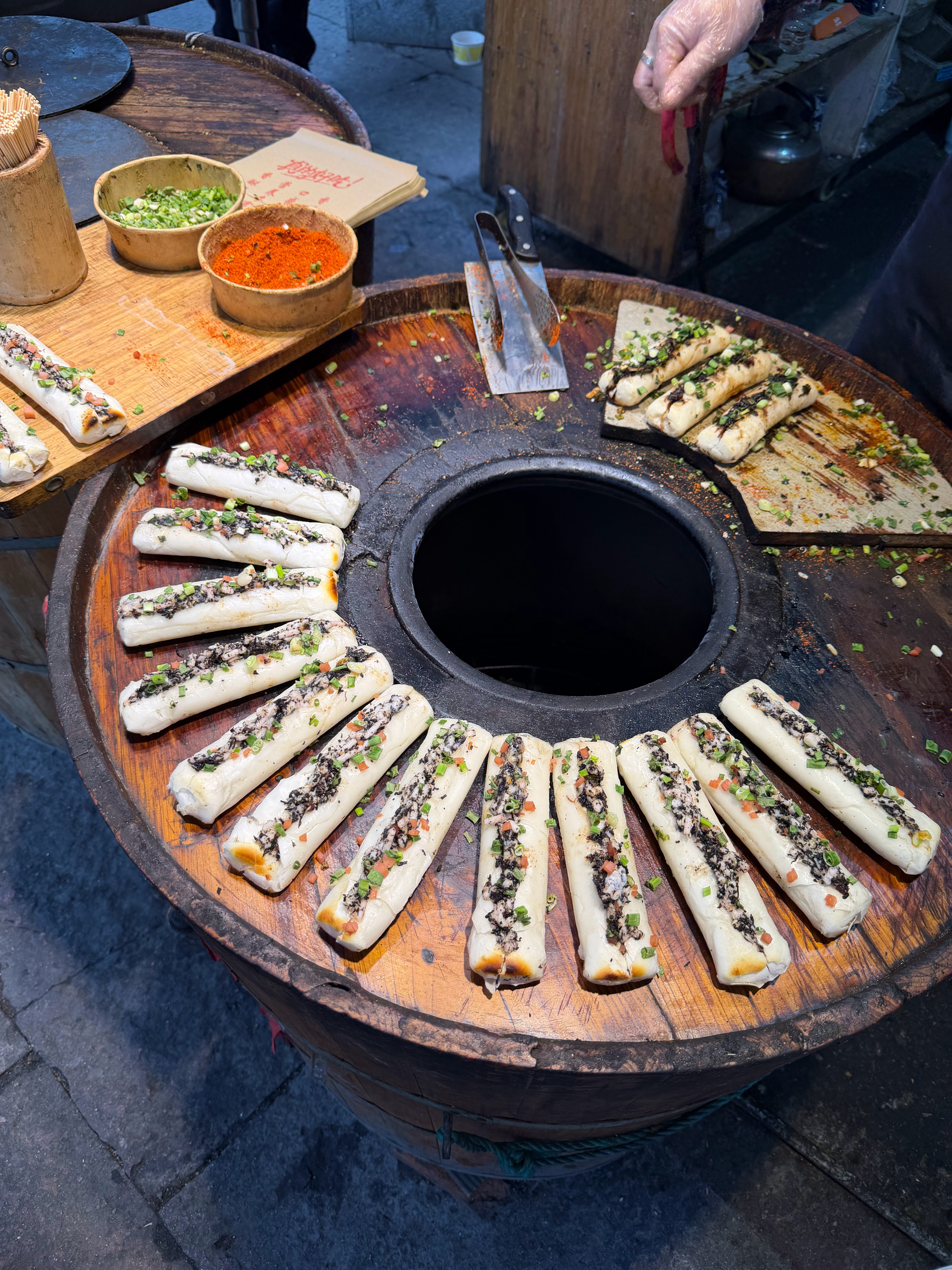 来宁波第一顿浅浅吃一点，听说晚上安排了大餐，共襄盛举，为董事长庆生 宁波