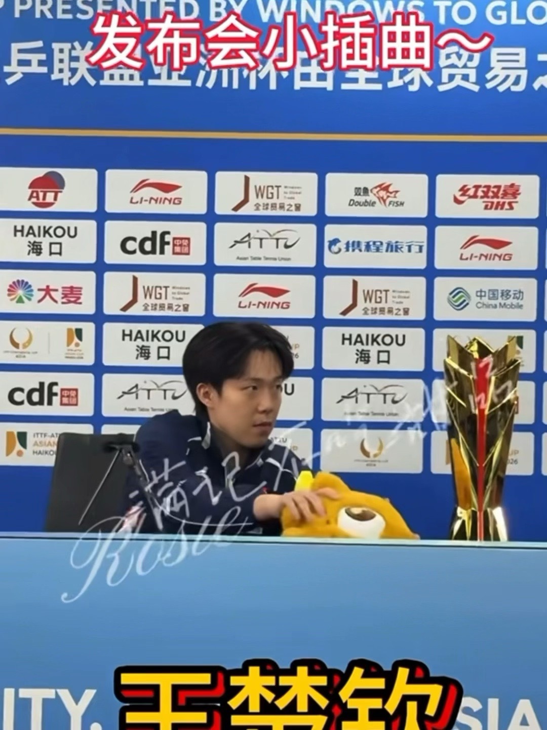 看眼色扶吉祥物哈哈哈 咋这么萌🤏🏻已经弄倒一次） 