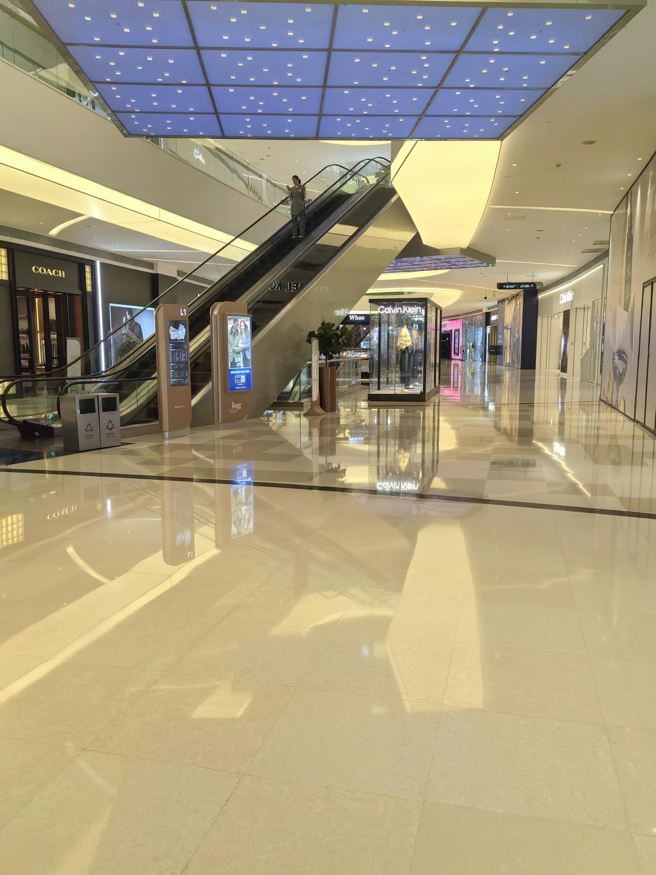 商场里的人间烟火，藏着最真实的生活甜
 



谁能想到，一个平平无奇的周末下午