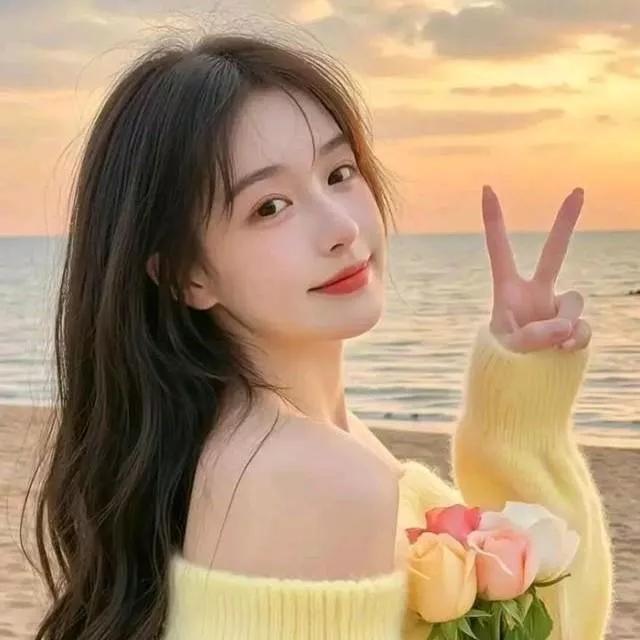 海边浪漫时光，手捧玫瑰，心怀美好海边玫瑰夕阳 海边浪漫照 海滨玫瑰照 海边香槟玫