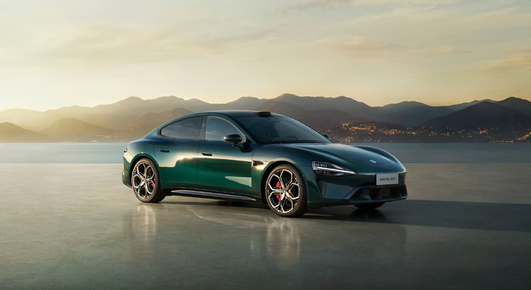 雷军说，新一代SU7是小米造车五年的最新答卷。当初目标就是造一台安全、让人喜欢的