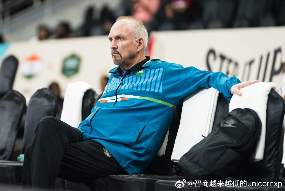 执教了印度男篮12年的美国人Scott Flemming确定在世预赛第二窗口期后