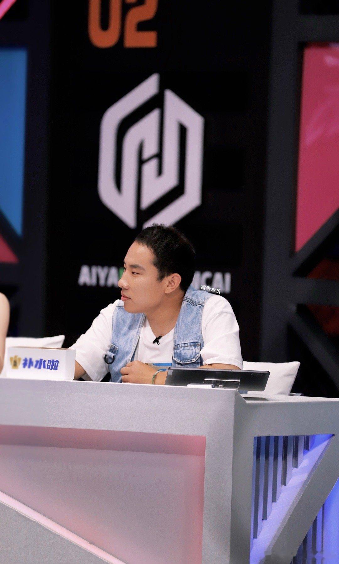 徐志胜当喜剧节目导师  不允许还有人不知道徐志胜当《单排喜剧大赛》的导师了，似乎