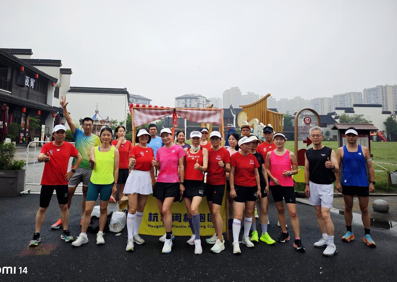 步履不负朝夕，岁月从不败追风人

回国后第一次参加跑团例跑合影，意外在跑团群里引