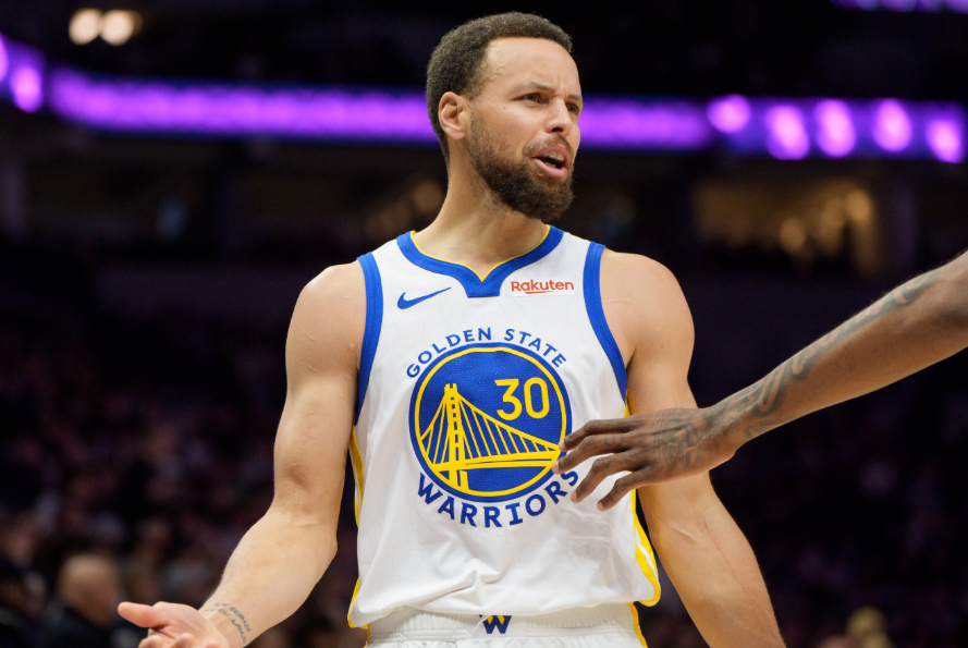 明天上午10点，勇士客场挑战爵士。根据球队伤病报告显示，，库里（右髌股关节炎症）