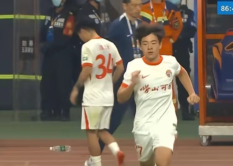 董路干儿子邝兆镭首秀评价相当高！邝兆镭中超首秀