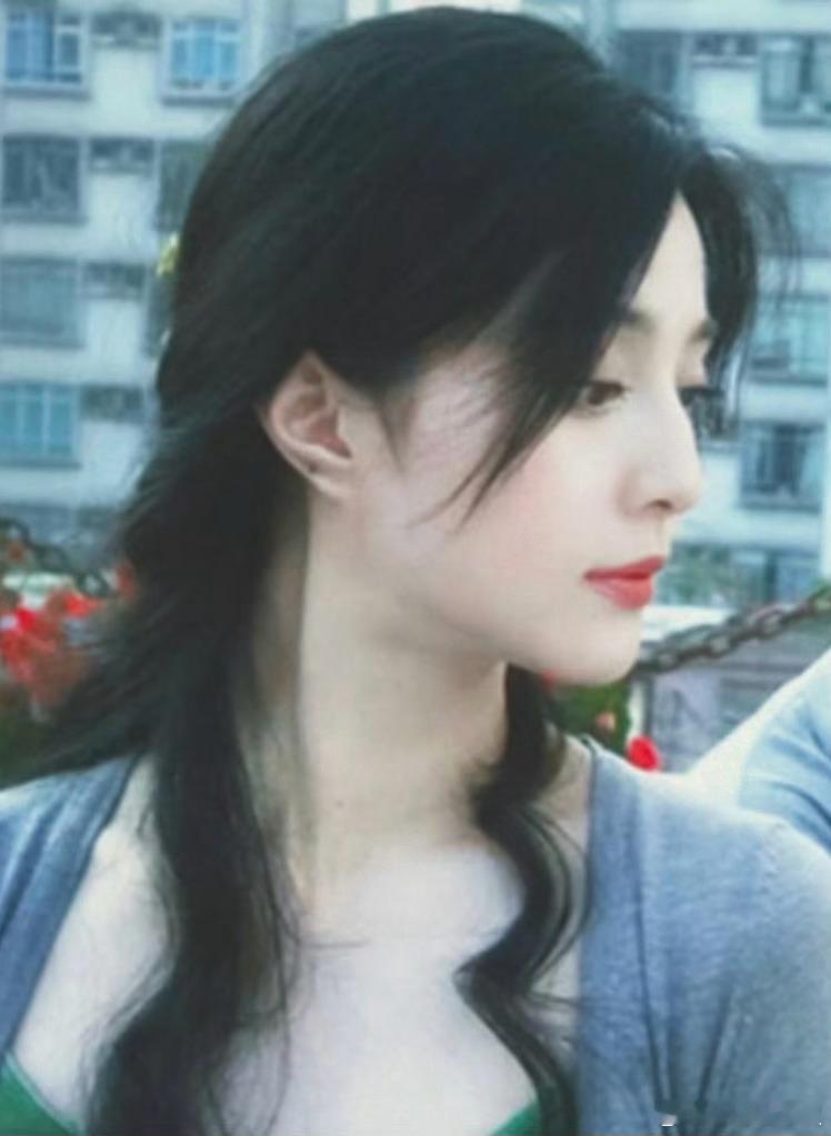 听有声书脑补的晓兰和周诚。。。脑补一下老段的脸听有声书都舒畅了，不然越听油腻男声