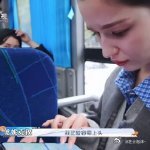   哈妮克孜 我比较容易上头  综艺舞台哈妮欢，灵动俏皮观众怜。无奈个性太浮泛，