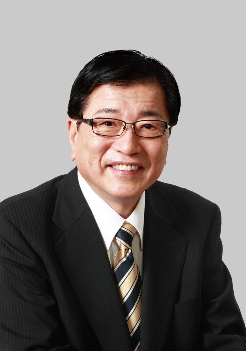 高市早苗的孙子在中国读书，她天天说中国坏话，这孩子到底听谁的？
这事其实挺简单：
