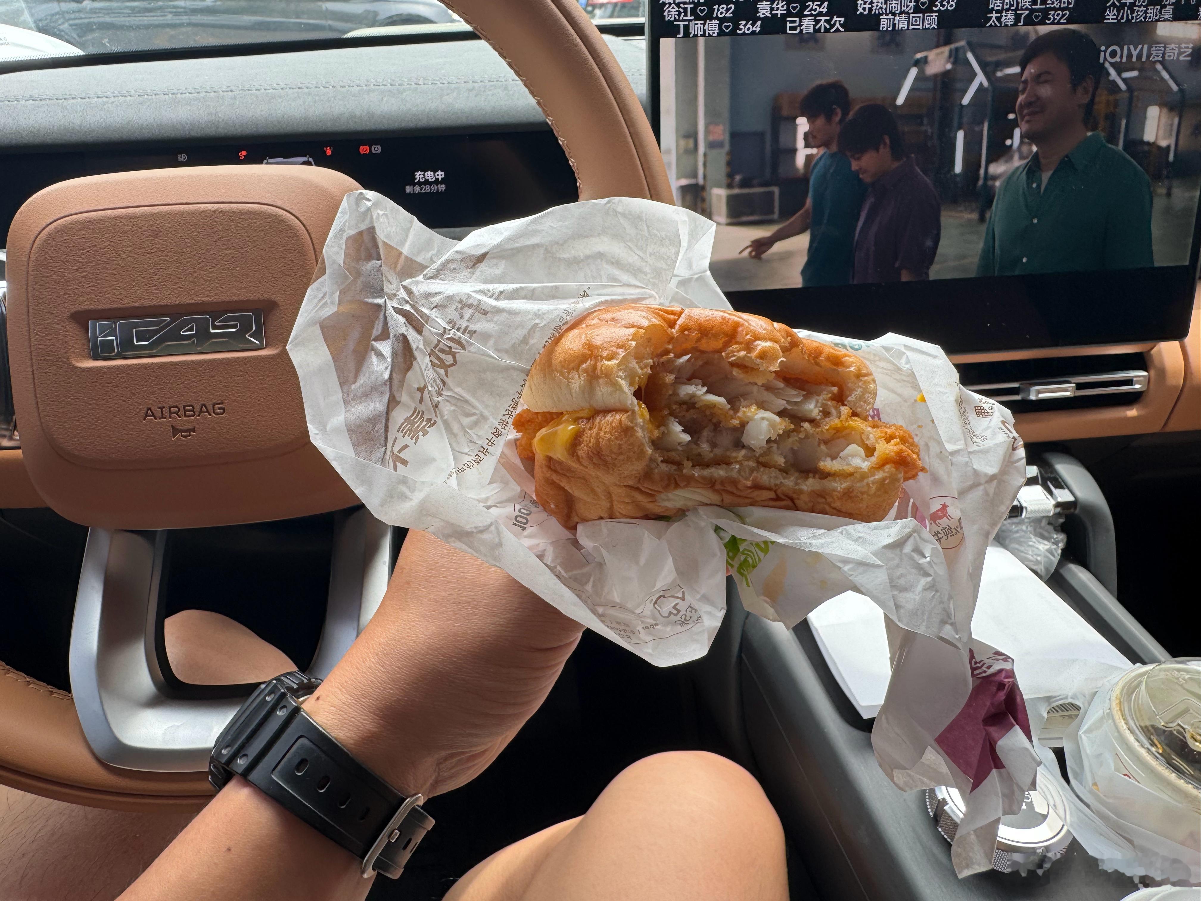 充个电炫个劳看个腾美好的一天老胡的icar v27