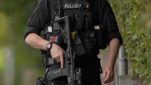 邮报：英超球星豪宅频遭洗劫是专业团伙所为，球员人心惶惶最近几个月，斯特林、格拉利