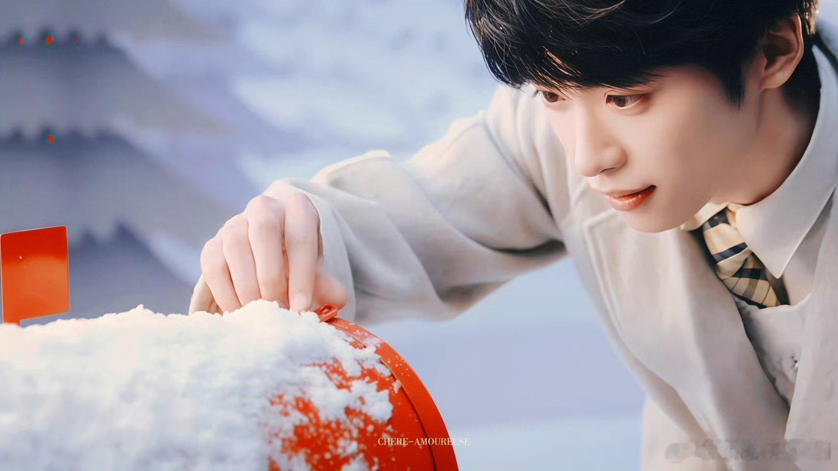 梓渝真是不鸣则已一鸣惊人啊，直接空降网易严选代言人 好冬日男友