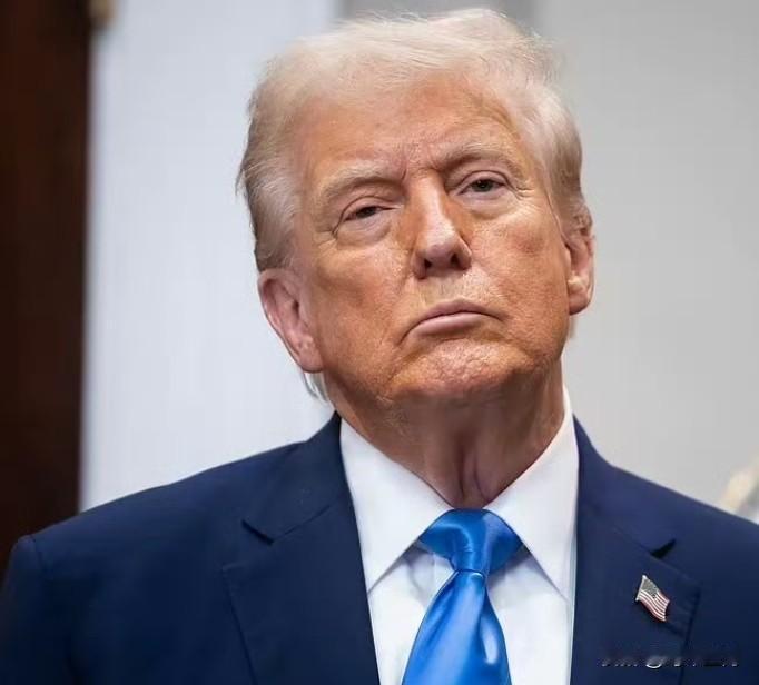 特朗普：“北约叫我爸爸，因为美国买单了。”

在一段脱稿发言中，特朗普猛烈抨击了