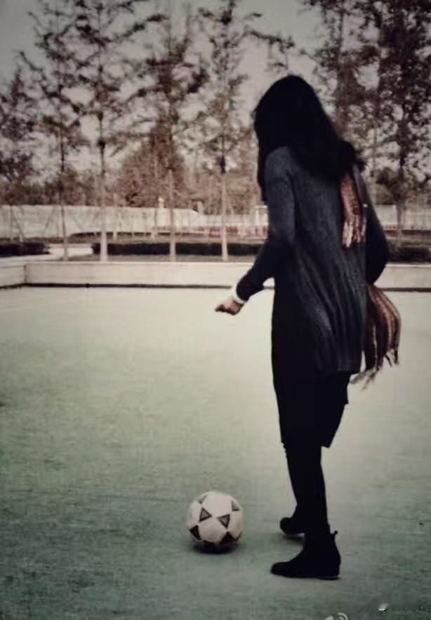 因为要找一个资料，翻到以前的老照片。真是岁月如肥料啊……那时候我还挺瘦呢。

岁