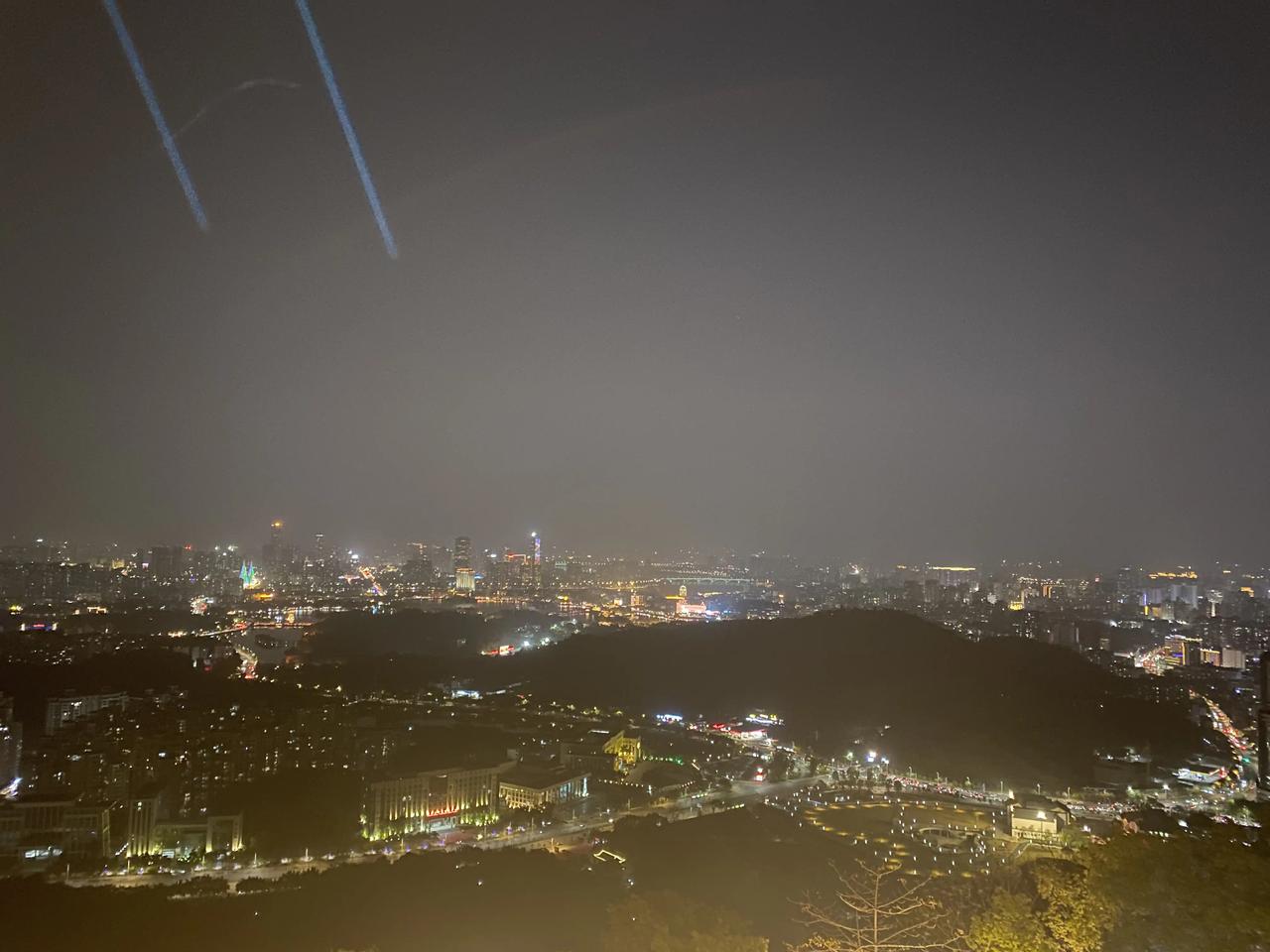 调整还会继续，小伙伴们还是要小心，逢低可以关注chatgpt板块，300459预
