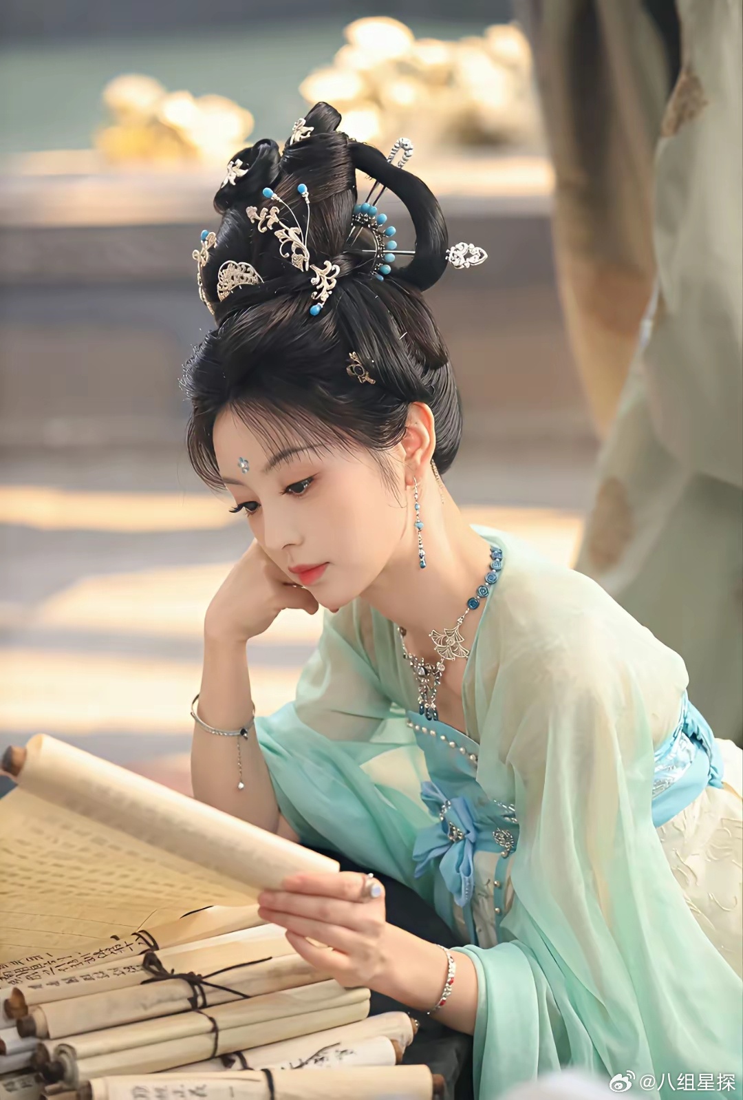 还有谁比田曦薇更冤枉呢？本来她拍的女主剧就不多，《子夜归》是她妆造最美的戏，可是