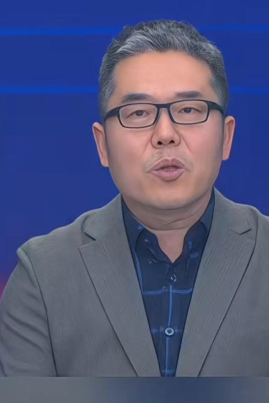 纳闷不，好久没看见深耕乒乓球领域三十载，被称为‘乒乓球档案馆’的央视体育记者李武