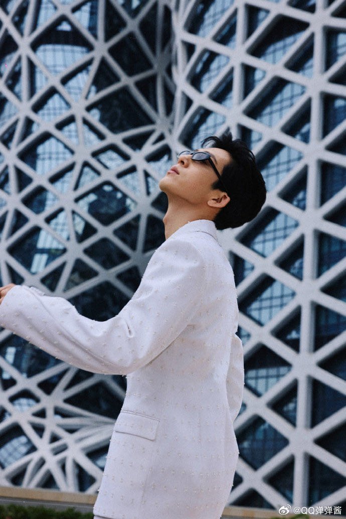 井柏然电梯神图有了电梯门一开瞬间脑补都市言情文井柏然简单穿搭也挡不住的颜值暴击！