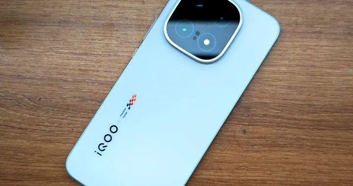 iQOO 15评测：选对的方向，做对的产品，《王者荣耀》的最佳拍档