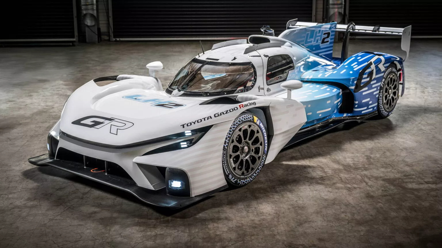 在勒芒24小时耐力赛前夕，丰田Gazoo Racing于萨尔特赛道又揭幕了一台全