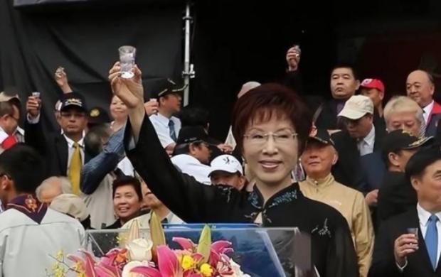 洪秀柱在接受媒体采访时抛出一句极具分量的话：“如果台湾不是大陆的领土，清朝怎么能