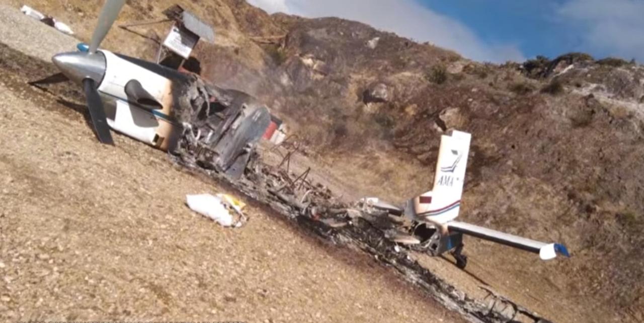 巴布亚武装突袭民航机：美籍飞行员身亡飞机被烧，7 人脱险军方全力追捕
 
据新华