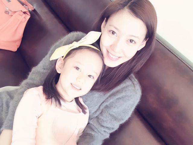 #高露 隐婚#既然不知道高露什么时候结婚的，但是人家的女儿已经这么大了，小朋友的