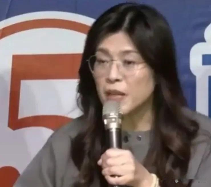 不谈统一的国民党政客一文不值

郑丽文向日本地震捐款100万新台币，同样是多地水