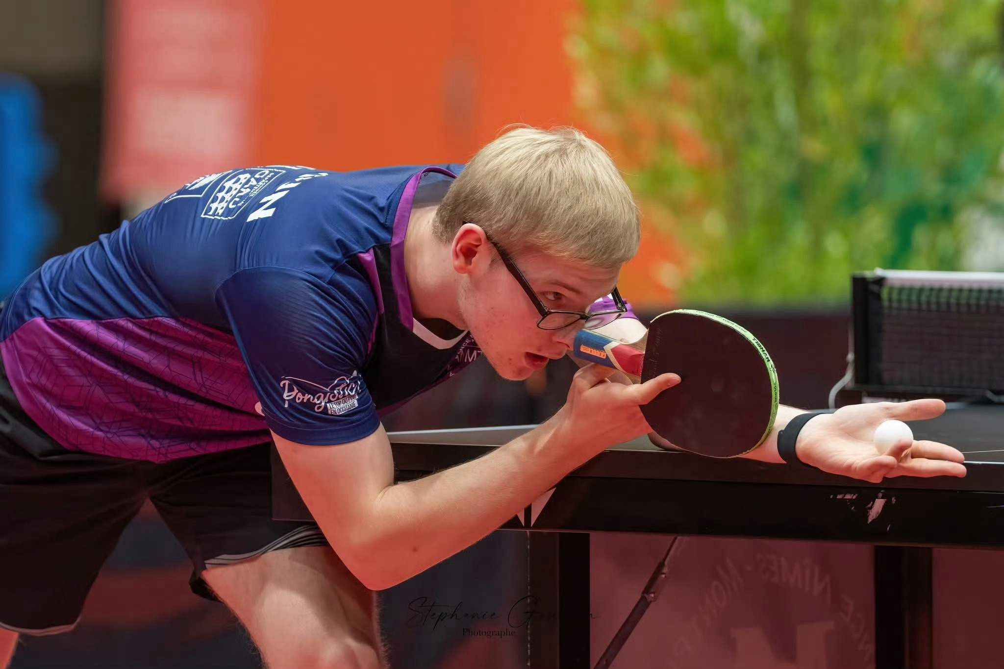 看胳膊叔原来比f瘦好多，现在至少2f了 