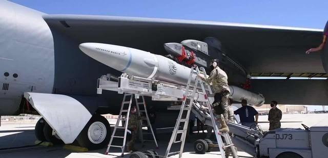 美国长期迷信计算机模拟空气动力，高超音速飞行器研发进入前所未有的困境。当年钱学森