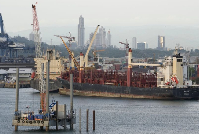 中方警告丝毫不奏效？巴拿马强行接管中企港口，对香港员工威胁刑事检控！2026年2