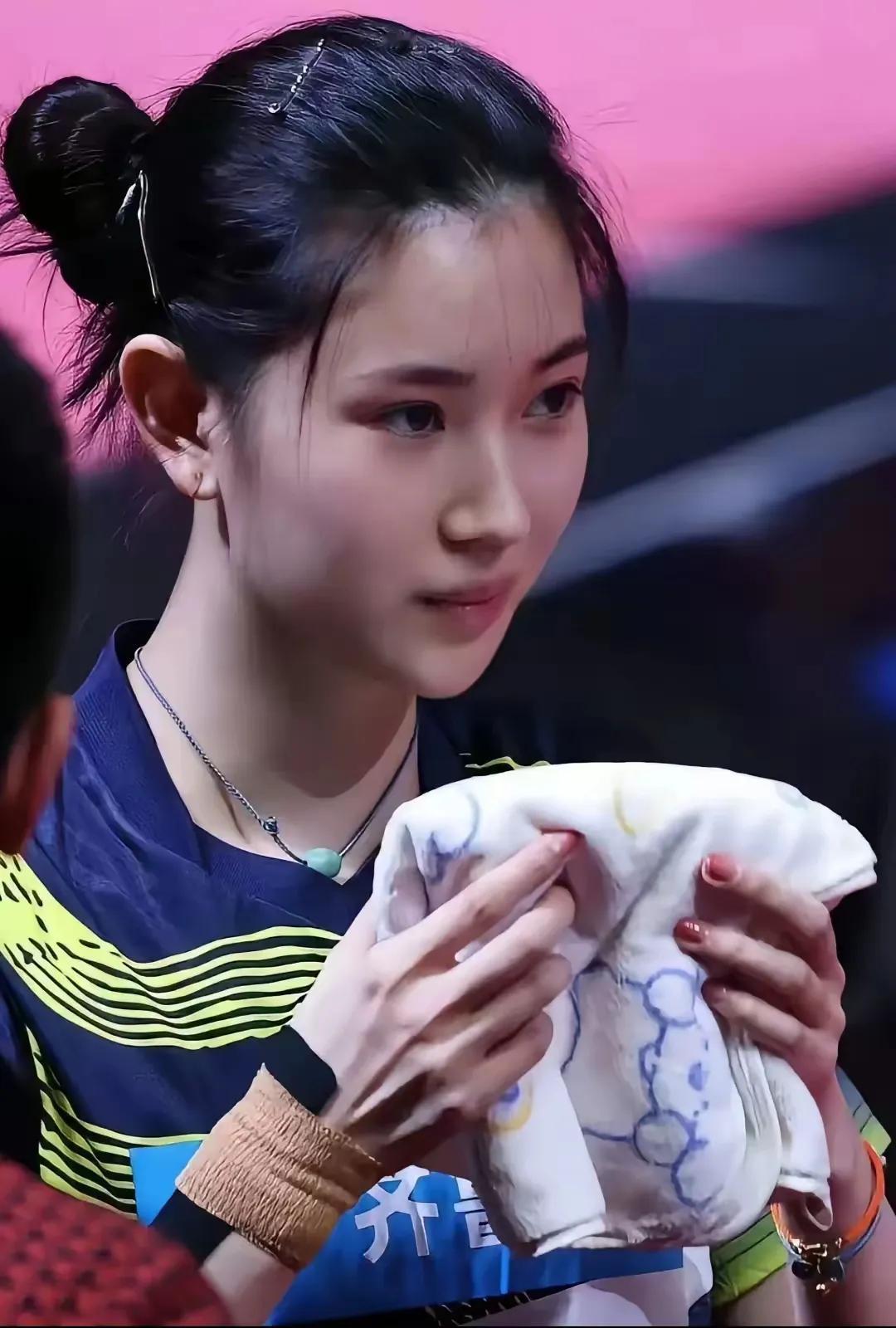 添艺和天一，名字读音一样，写法不一样，长相差不多，有人说添艺比天一还美，还年轻，